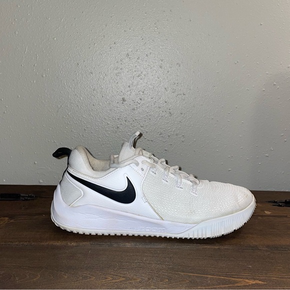 Nike Women’s Volleyball Shoes Size 10 - Picture 4 of 8